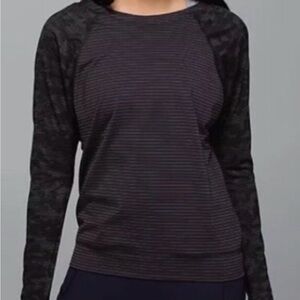 Lululemon Woman’s Lg Black Long Sleeve Athletic Shirt Lace Sleeves Like New